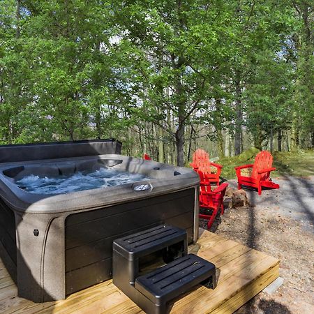 Amazing Views, Hot Tub, Fire Pit, Deck & Fireplace Inwood Buitenkant foto
